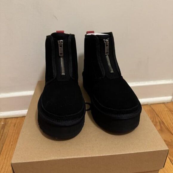 UGG Women's Neumel Platform Black Suede Zip Boots Size 7 NIB - Picture 1 of 15